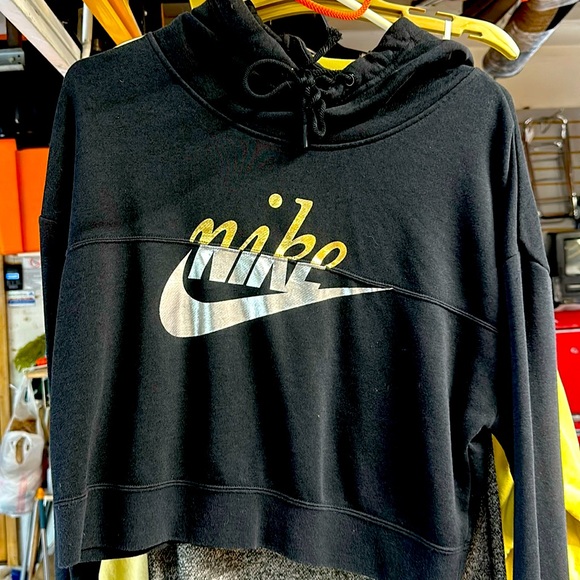 Nike Tops - Nike crop hoodie